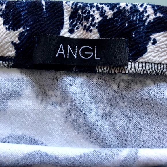 ✨ FUN ✨ Navy and White Print Skirt - Picture 2 of 3